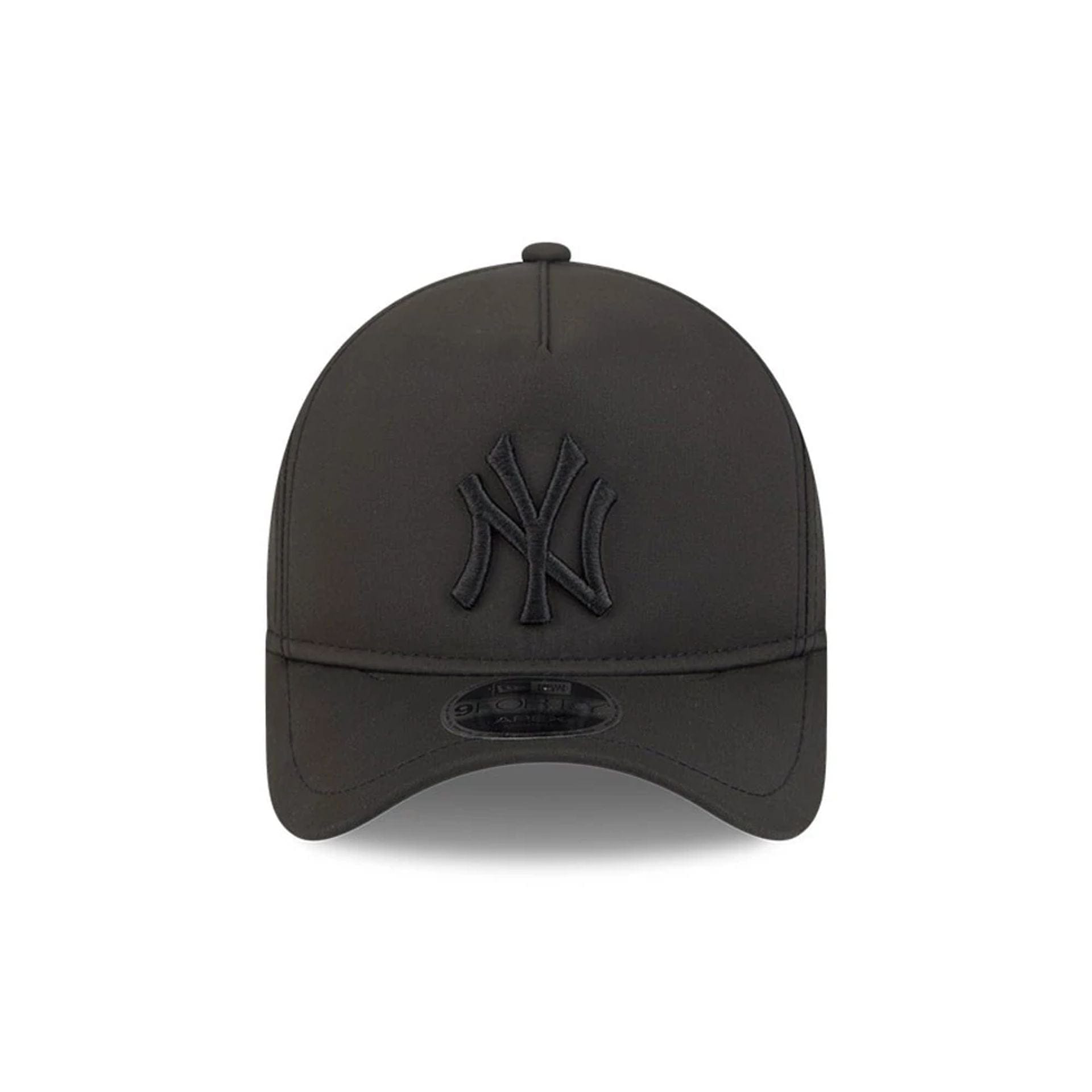 Pictured is this MLB Quickstrike New York Yankees 9FORTY Apex cap in black. 2