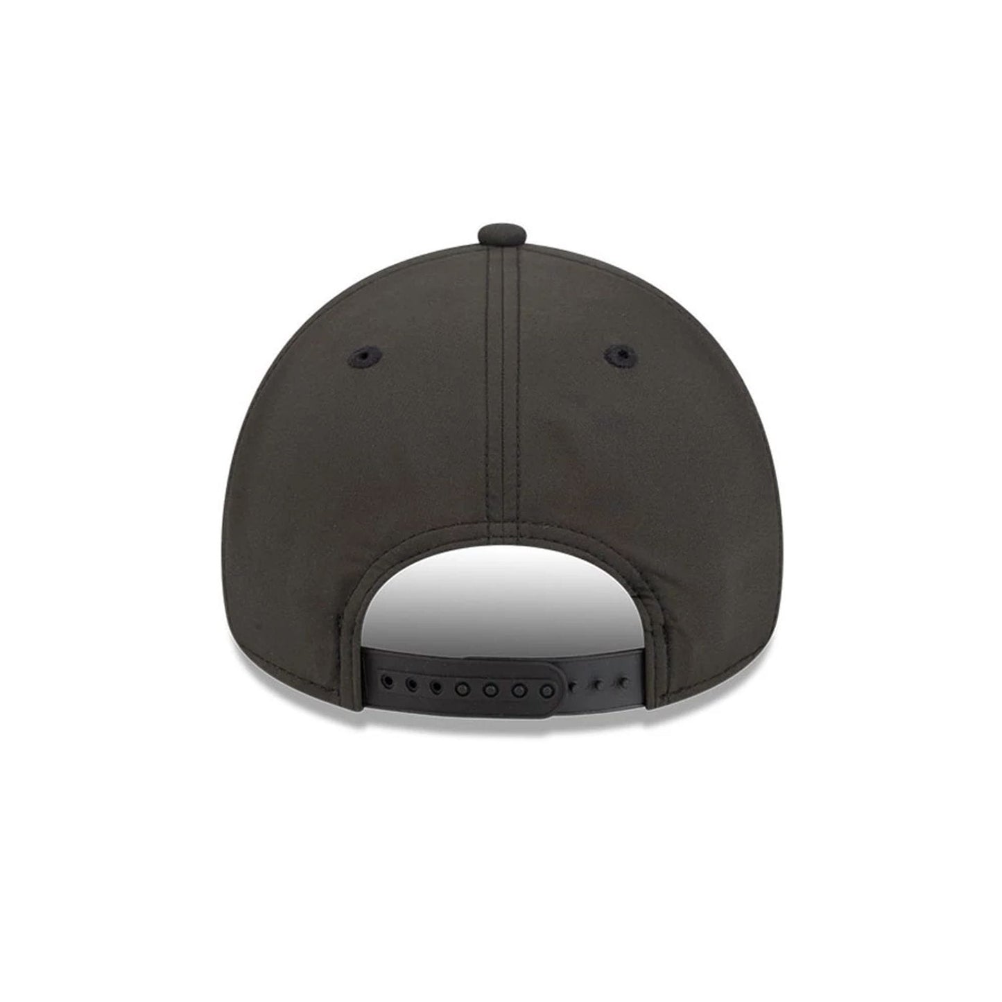 Pictured is this MLB Quickstrike New York Yankees 9FORTY Apex cap in black. 4
