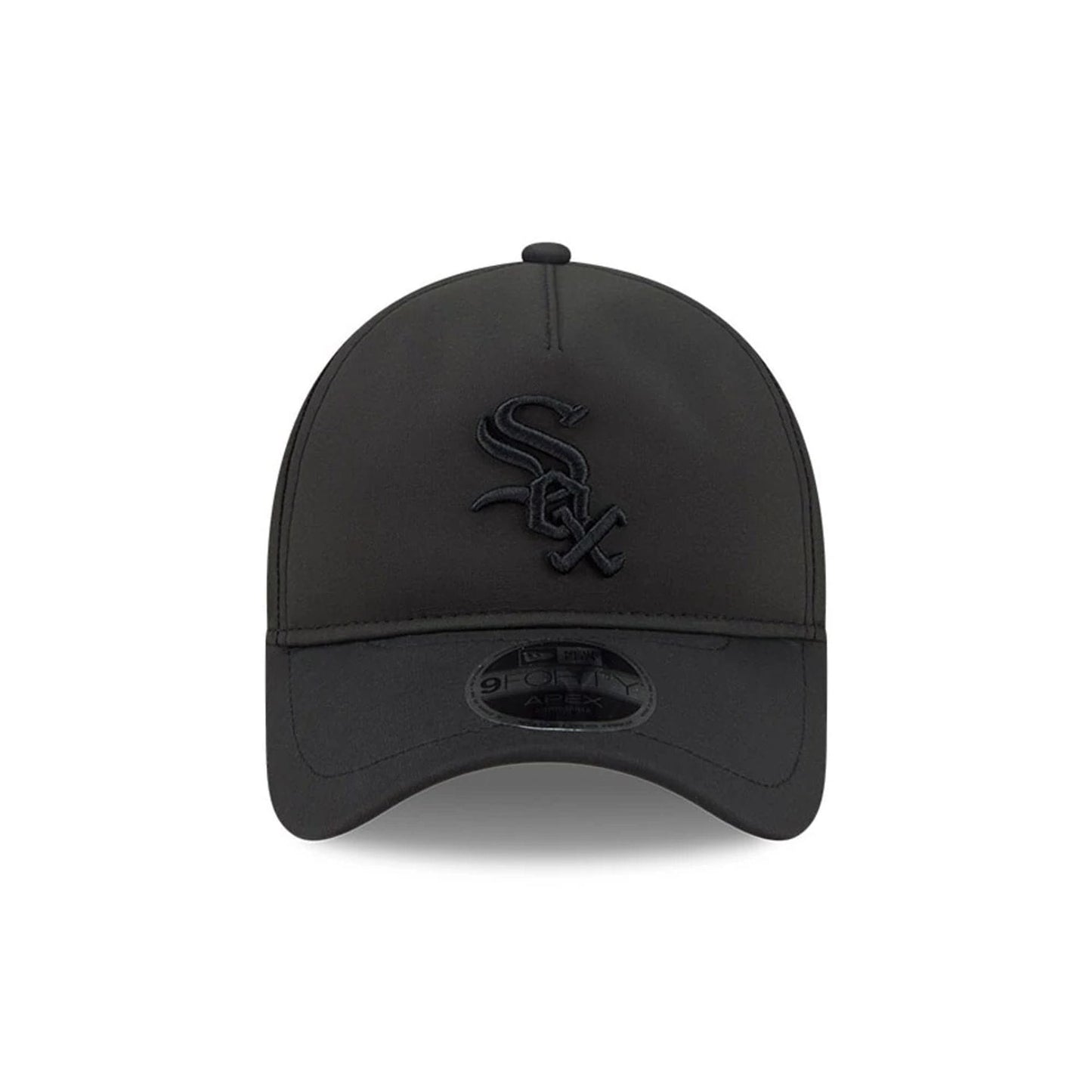 Pictured is this MLB Quickstrike Chicago White Sox 9FORTY Apex cap in black. 2