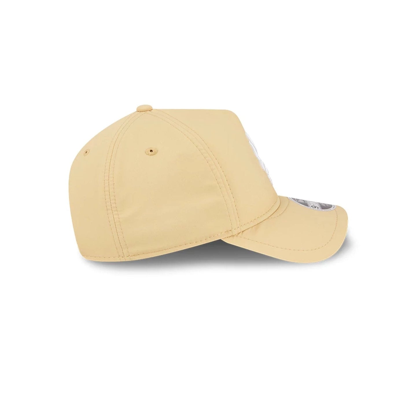 Pictured is this MLB Quickstrike Chicago White Sox 9FORTY Apex cap in white. 6