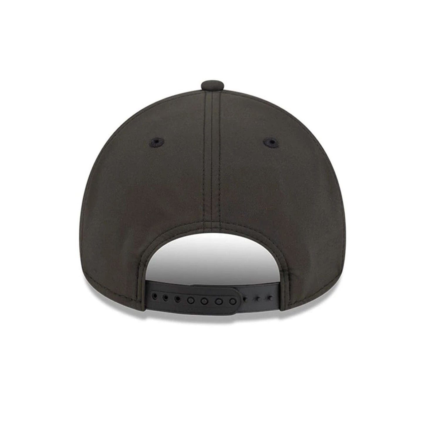 Pictured is this NBA Quickstrike Chicago Bulls 9FORTY Apex cap in black. 4