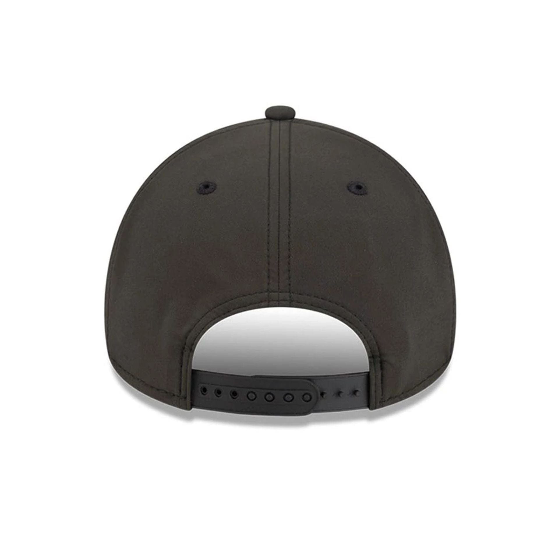 Pictured is this NBA Quickstrike Chicago Bulls 9FORTY Apex cap in black. 4