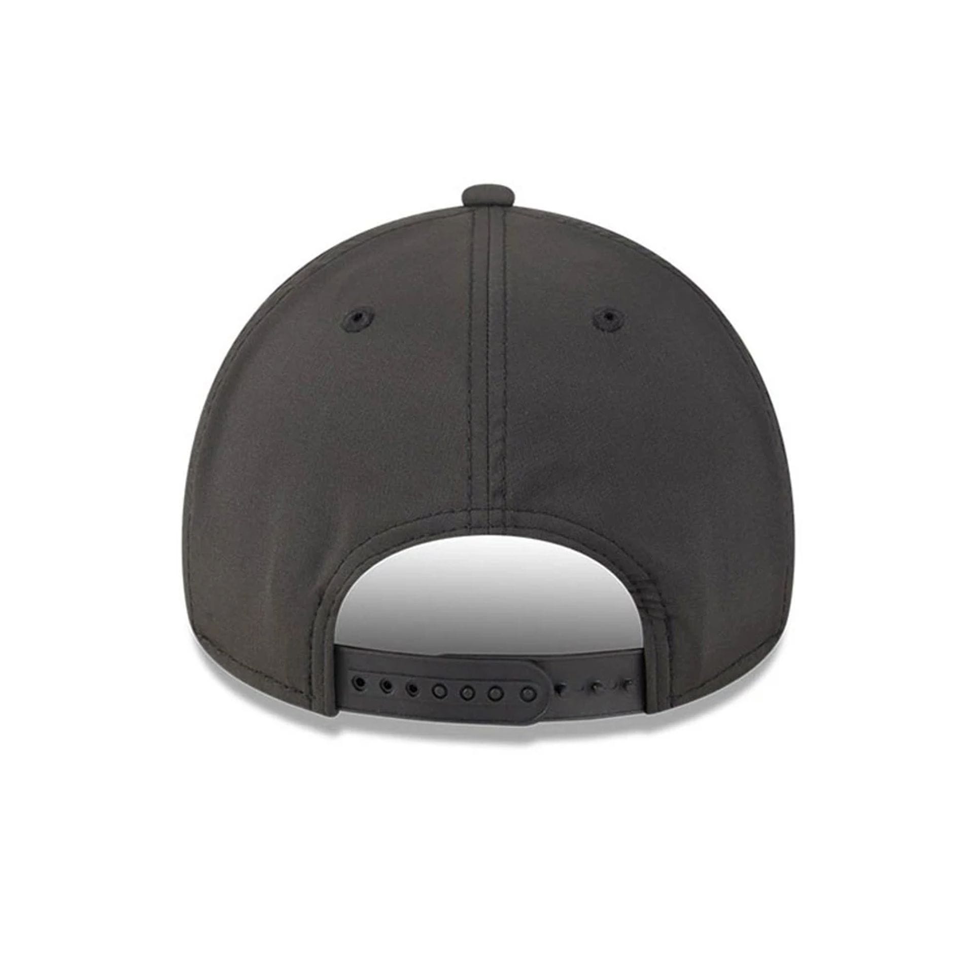 Pictured is this MLB Quickstrike Chicago White Sox 9FORTY Apex cap in black. 4