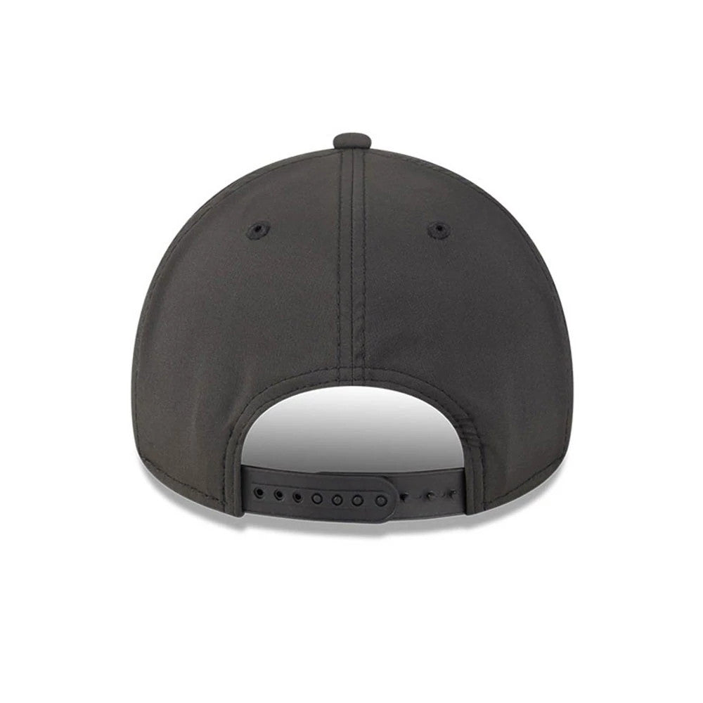 Pictured is this MLB Quickstrike Chicago White Sox 9FORTY Apex cap in black. 4