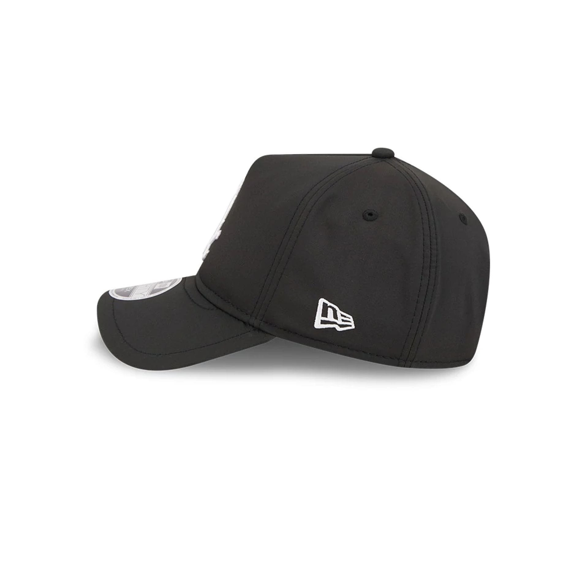 Pictured is this MLB Quickstrike Chicago White Sox 9FORTY Apex cap in black. 5