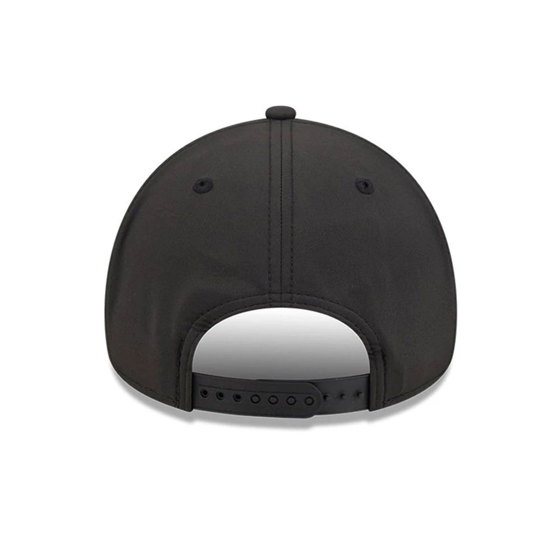 Pictured is this MLB Quickstrike Chicago White Sox 9FORTY Apex cap in black. 4