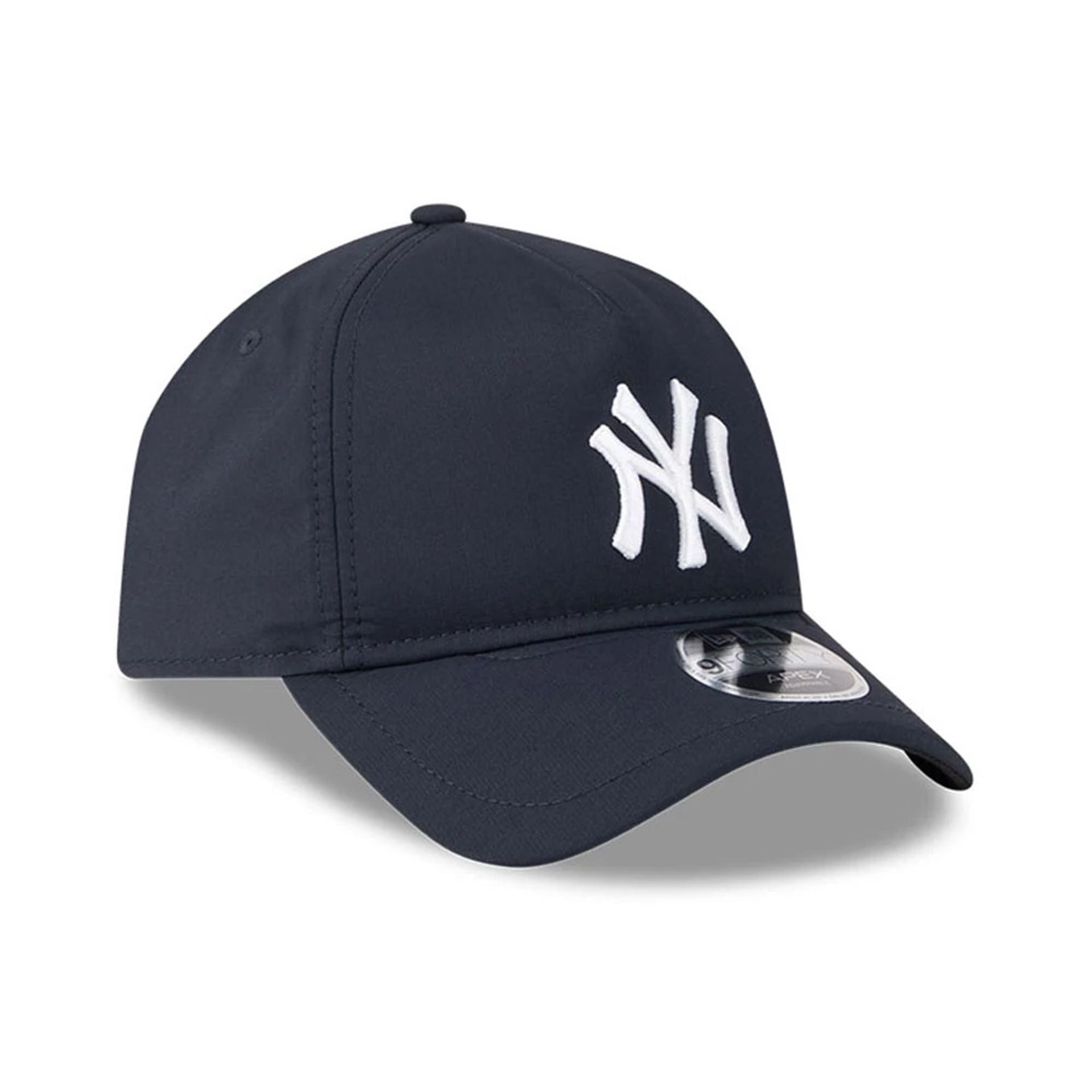 Pictured is this MLB Quickstrike New York Yankees 9FORTY Apex cap in navy. 3