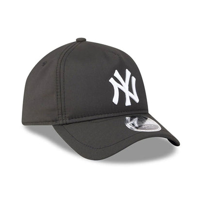 Pictured is this MLB Quickstrike New York Yankees 9FORTY Apex cap in black. 3