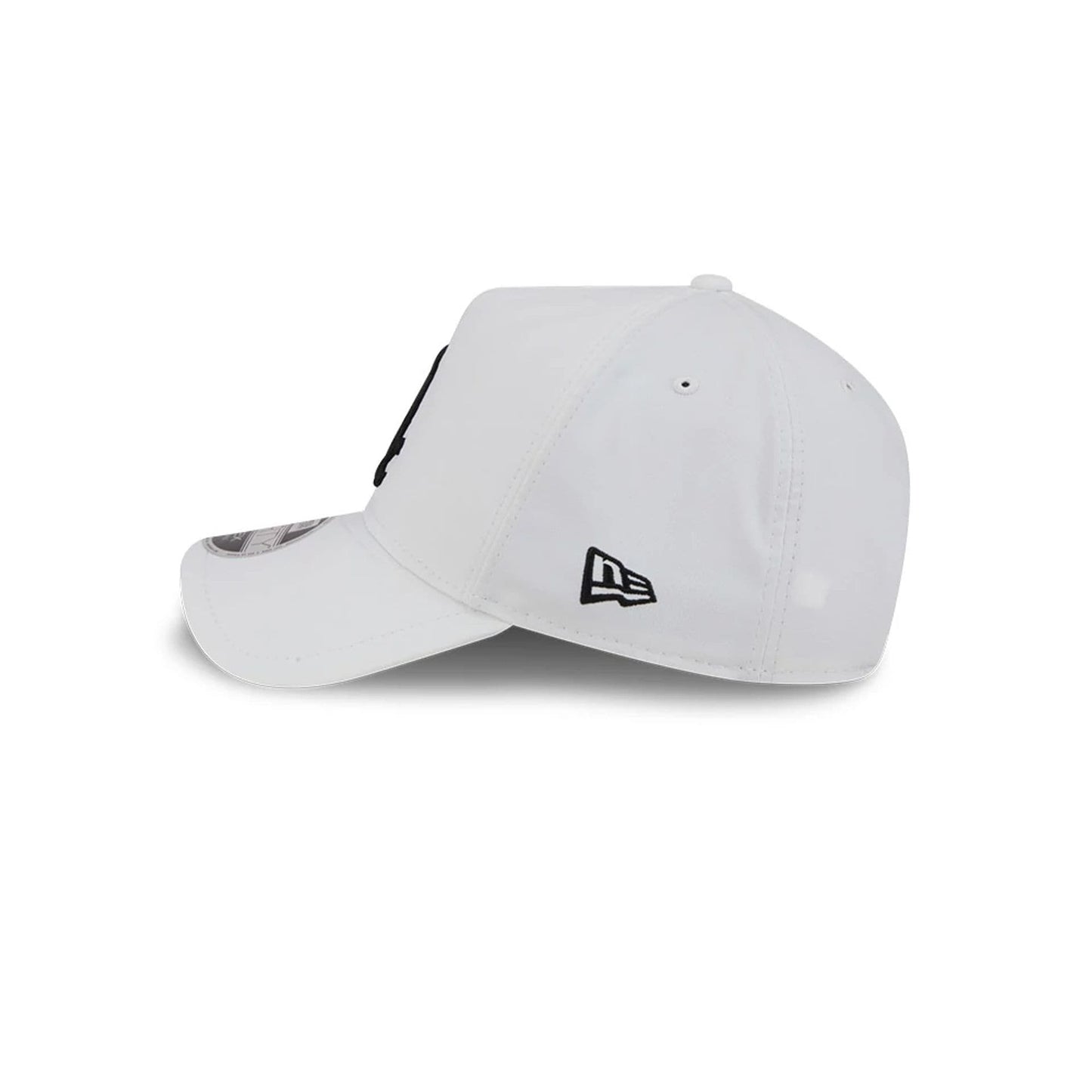 Pictured is this MLB Quickstrike Chicago White Sox 9FORTY Apex cap in white. 6