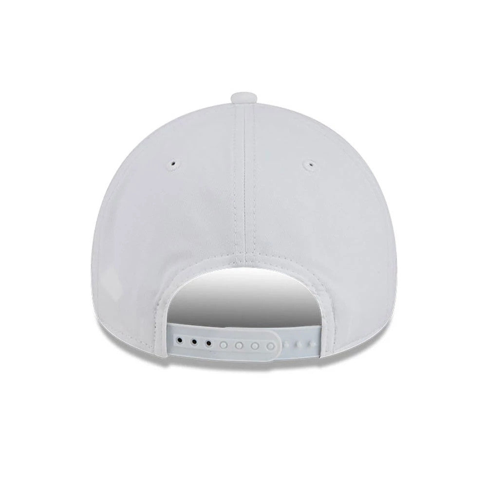 Pictured is this NHL Quickstrike LA Kings 9FORTY Apex cap in white. 4