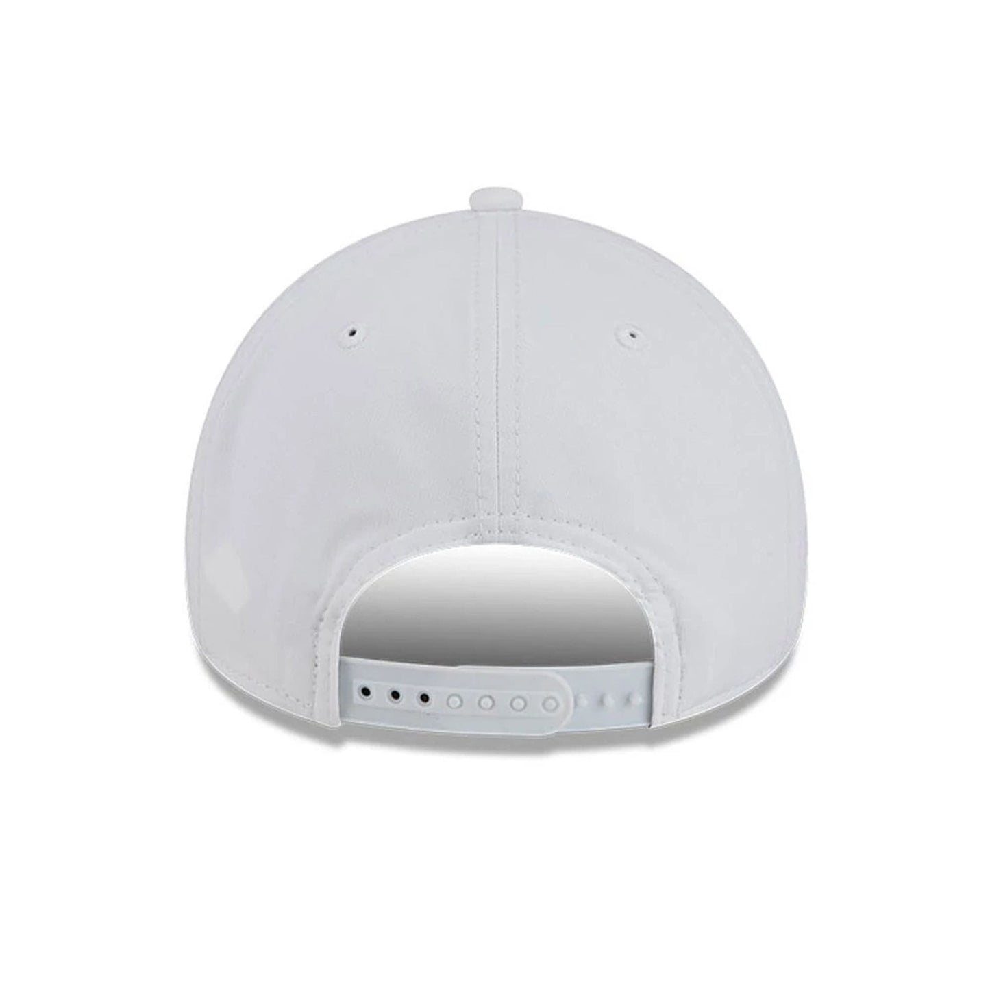 Pictured is this NHL Quickstrike LA Kings 9FORTY Apex cap in white. 4