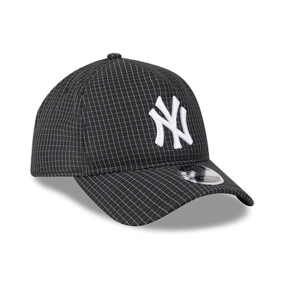 Pictured is this MLB Quickstrike New York Yankees 9FORTY Apex cap in black. 3