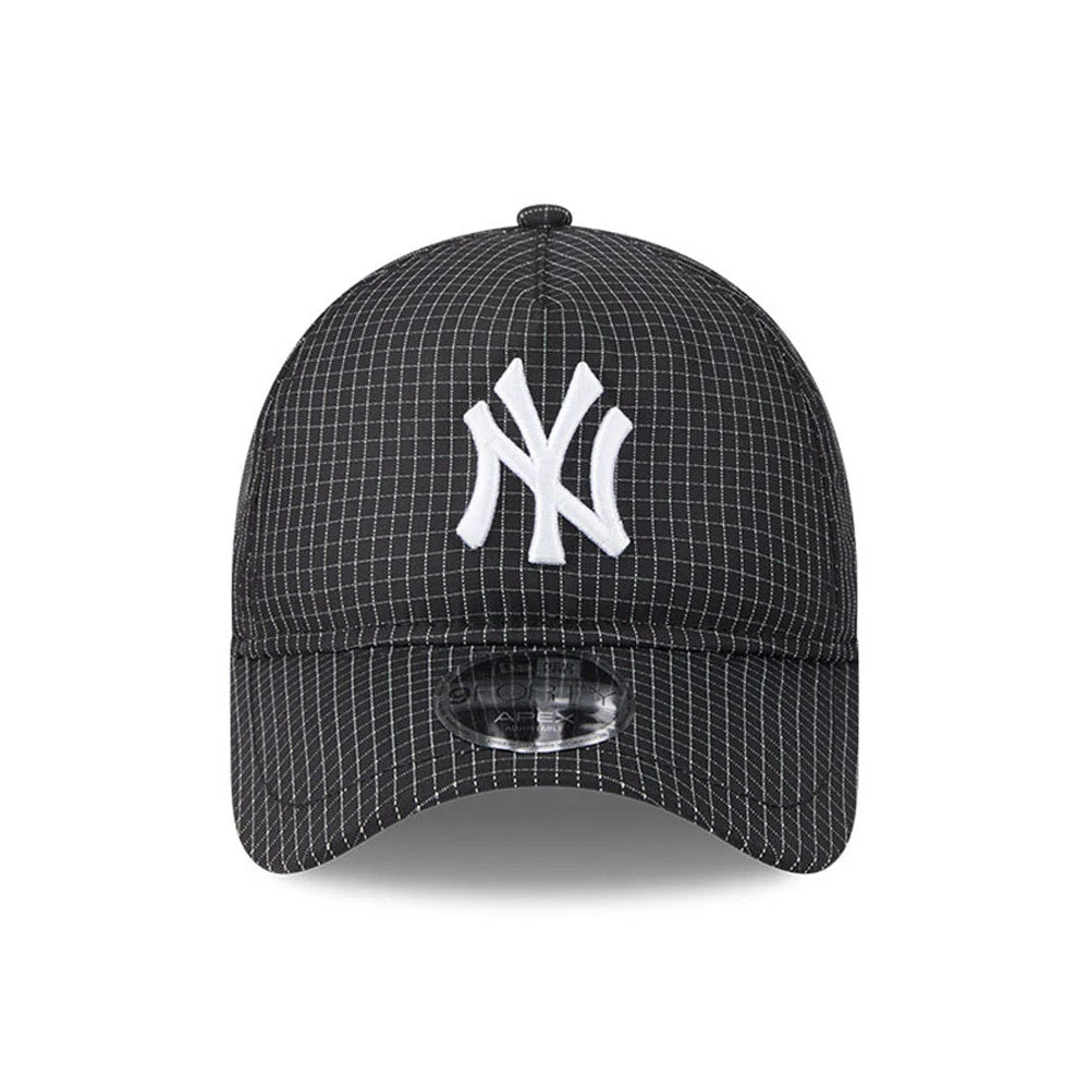 Pictured is this MLB Quickstrike New York Yankees 9FORTY Apex cap in black. 2