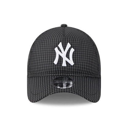 Pictured is this MLB Quickstrike New York Yankees 9FORTY Apex cap in black. 2