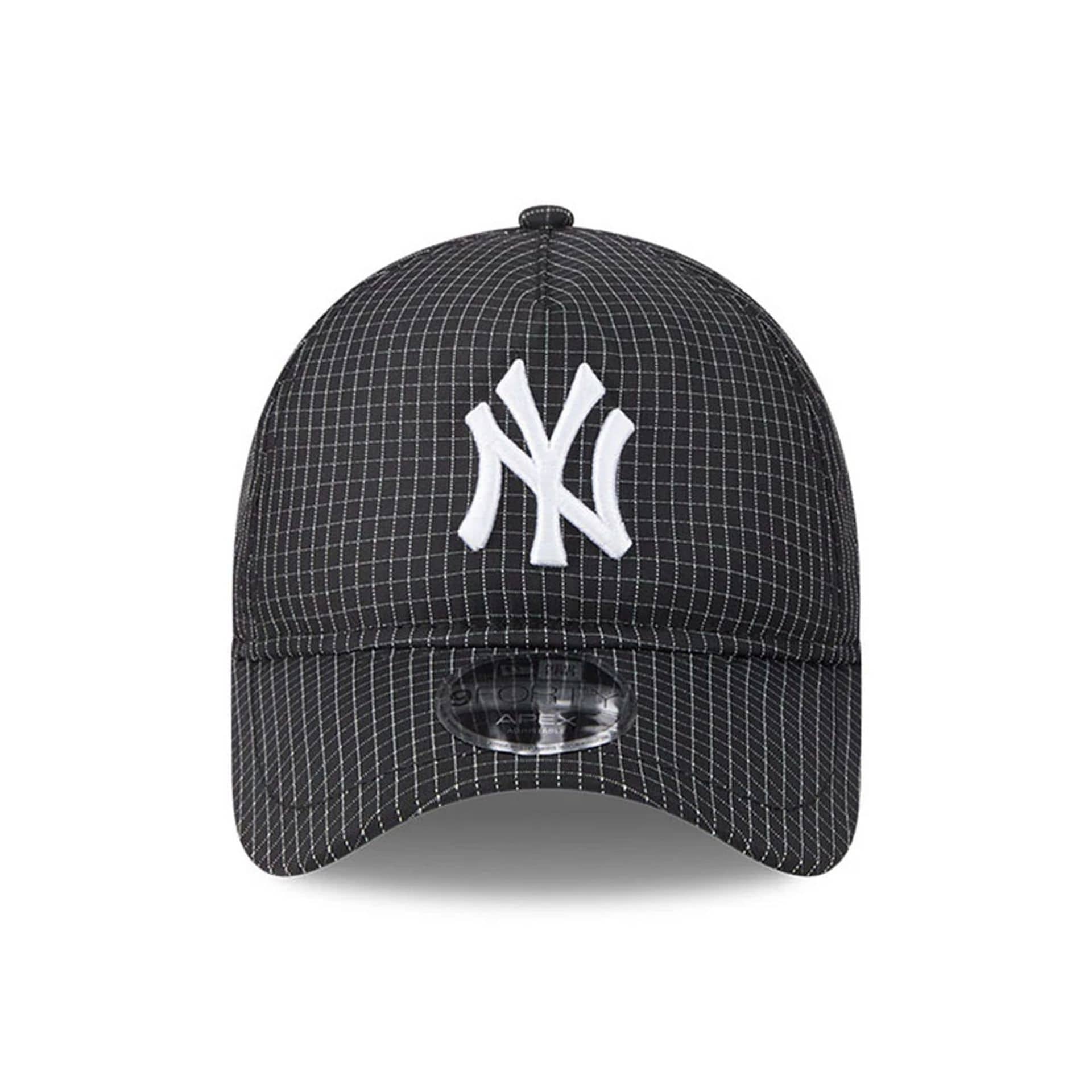 Pictured is this MLB Quickstrike New York Yankees 9FORTY Apex cap in black. 2