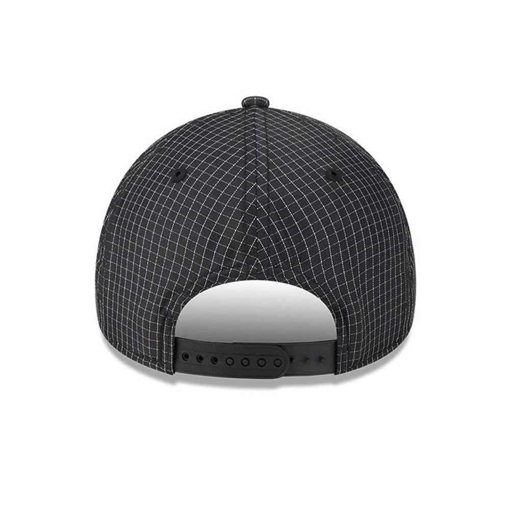 Pictured is this MLB Quickstrike New York Yankees 9FORTY Apex cap in black. 4