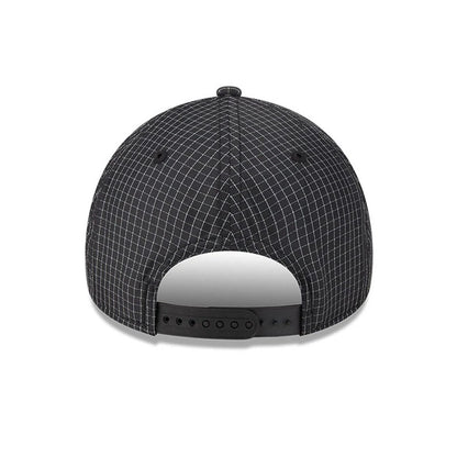 Pictured is this MLB Quickstrike New York Yankees 9FORTY Apex cap in black. 4