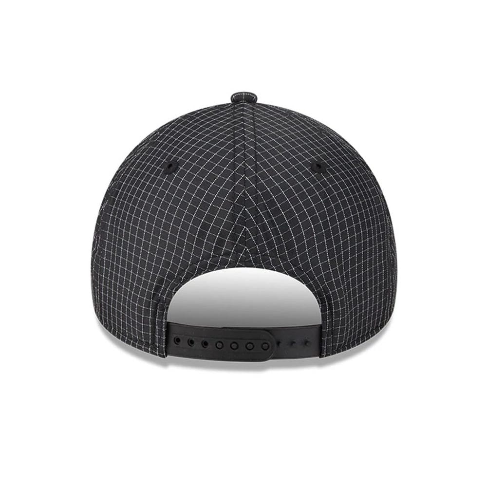 Pictured is this MLB Quickstrike New York Yankees 9FORTY Apex cap in black. 4