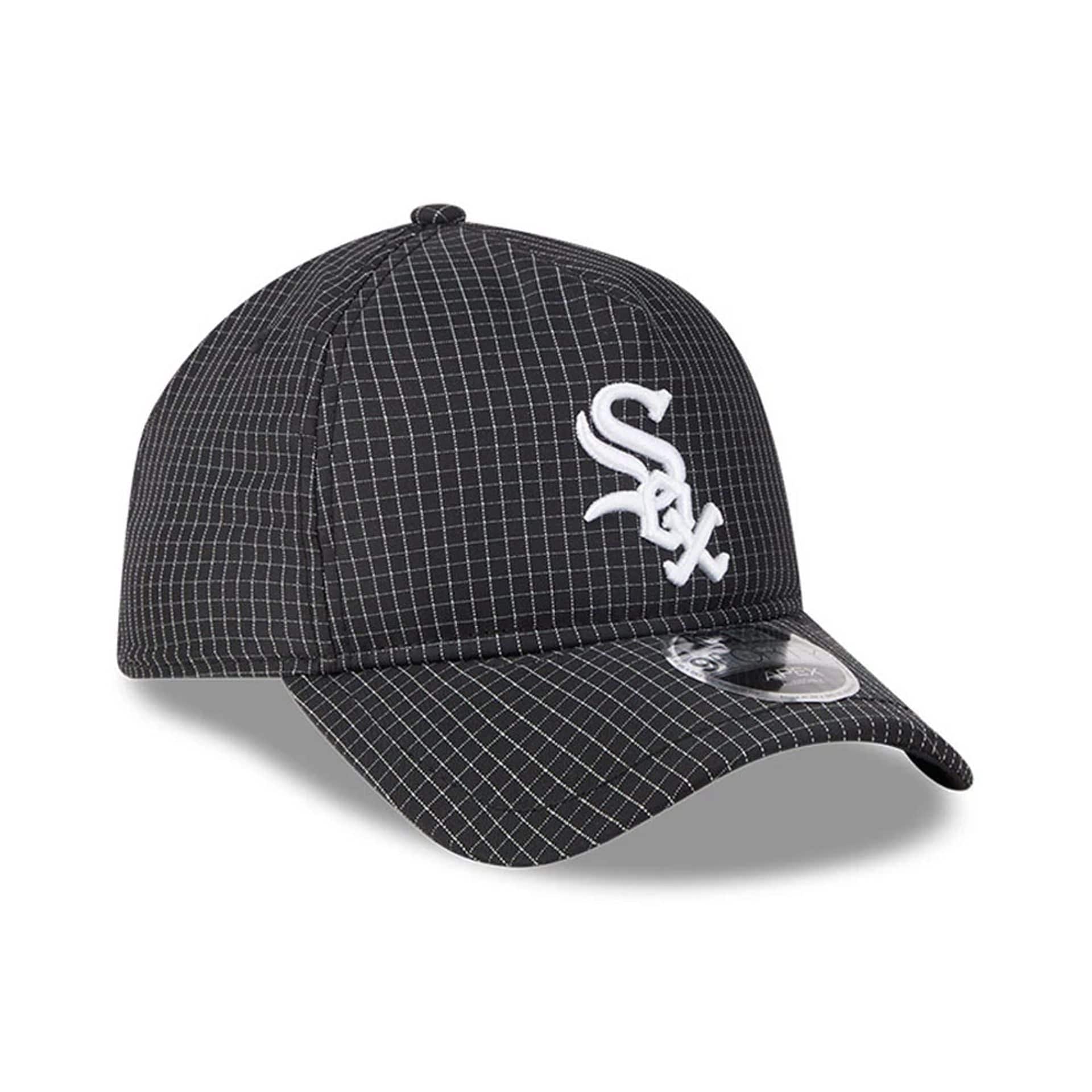 Pictured is this MLB Quickstrike Chicago White Sox 9FORTY Apex cap in black. 3