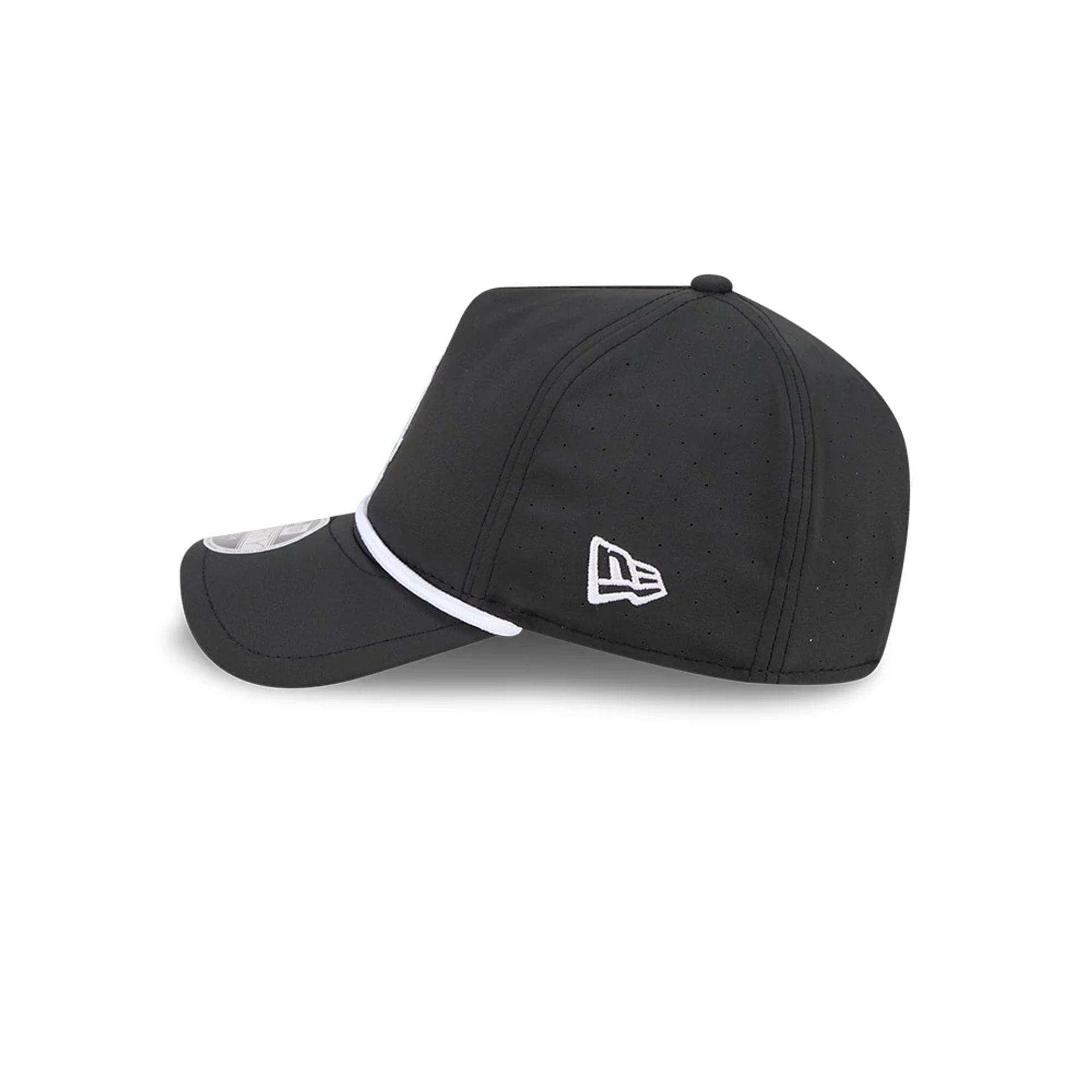 Pictured is this MLB Quickstrike Chicago White Sox 9FORTY Apex cap in black. 5