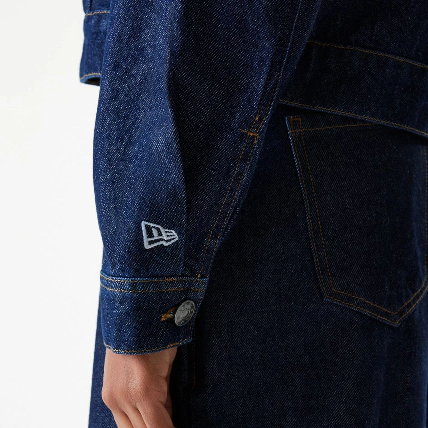 The model is wearing this Womens MLB Denim New York Yankees Jacket in dark blue. 6