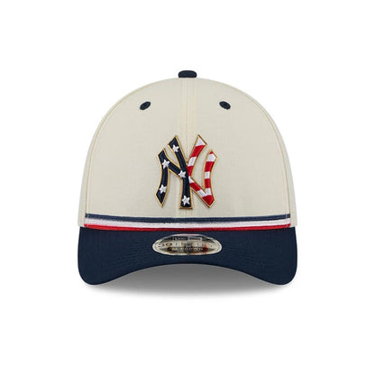 Pictured is this MLB 4th Of July 2026 New York Yankees 39THIRTY M-Crown Stretch Fit cap in Cream. 2