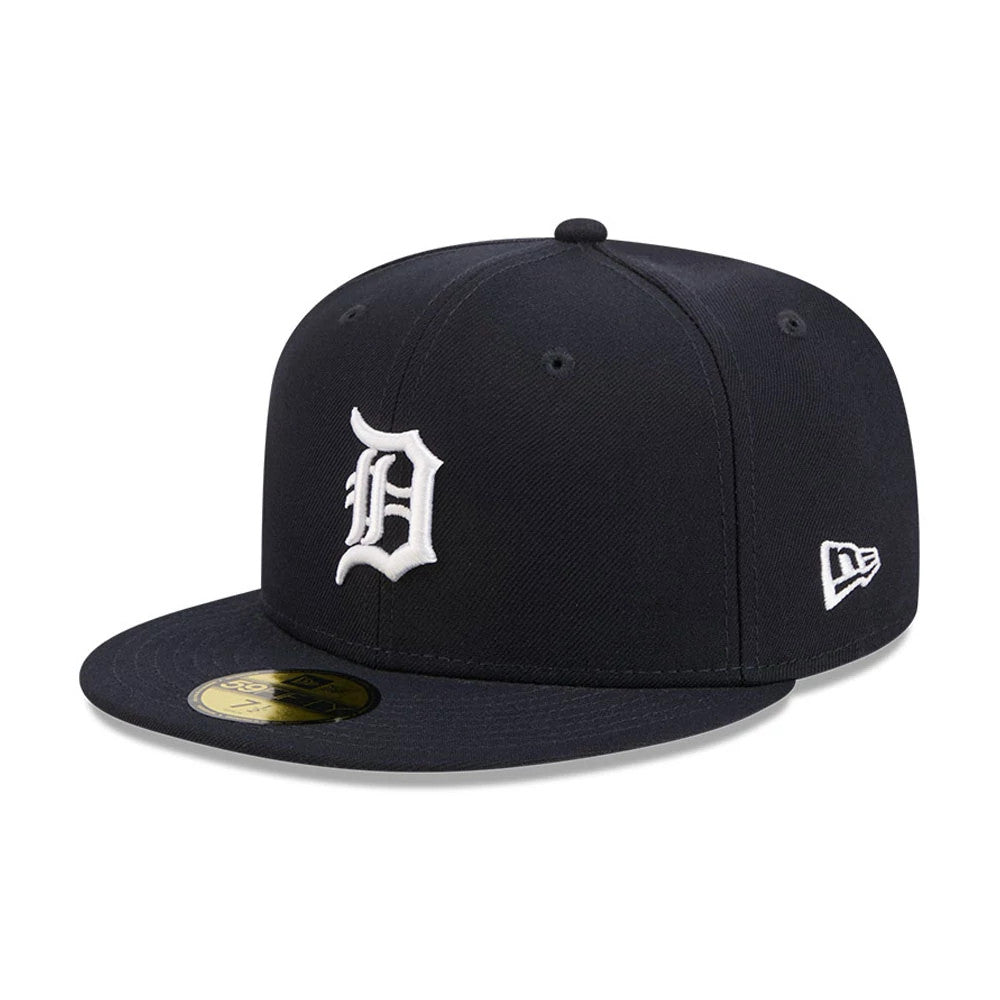 Detroit Tigers MLB City Connect Black New Era 59FIFTY Fitted Cap, three-quarter view showing the white raised embroidered Old English D logo on the front panel, paired with a black flat visor and gold 59FIFTY size sticker.