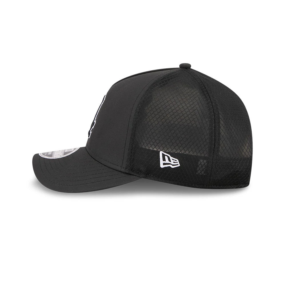 Pictured is this MLB Batting Practice 2026 Chicago White Sox 9FORTY M-Crown A-Frame Adjustable cap in black. 5