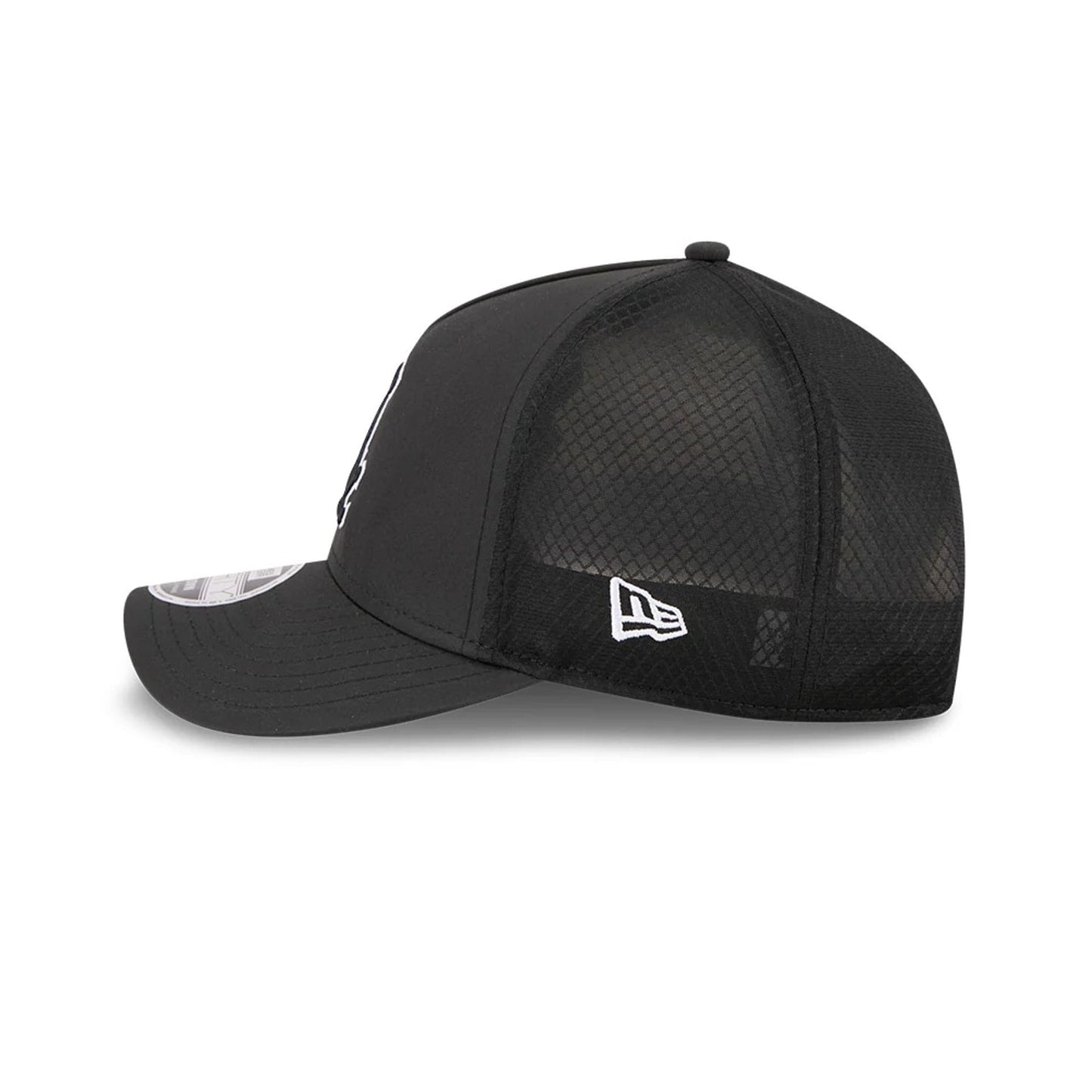 Pictured is this MLB Batting Practice 2026 Chicago White Sox 9FORTY M-Crown A-Frame Adjustable cap in black. 5