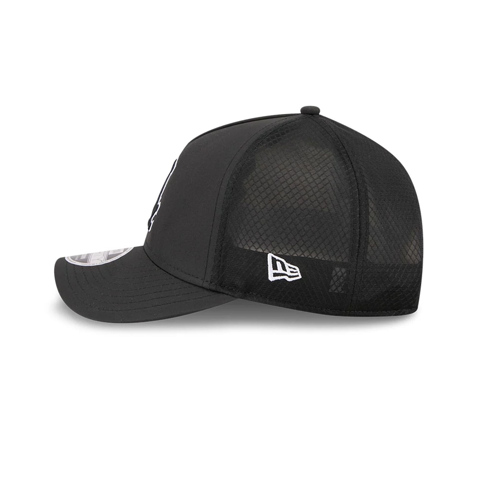 Pictured is this MLB Batting Practice 2026 Chicago White Sox 9FORTY M-Crown A-Frame Adjustable cap in black. 5
