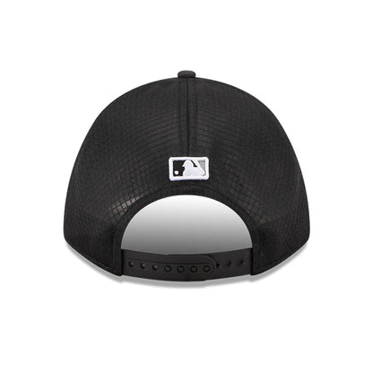 Pictured is this MLB Batting Practice 2026 Chicago White Sox 9FORTY M-Crown A-Frame Adjustable cap in black. 4