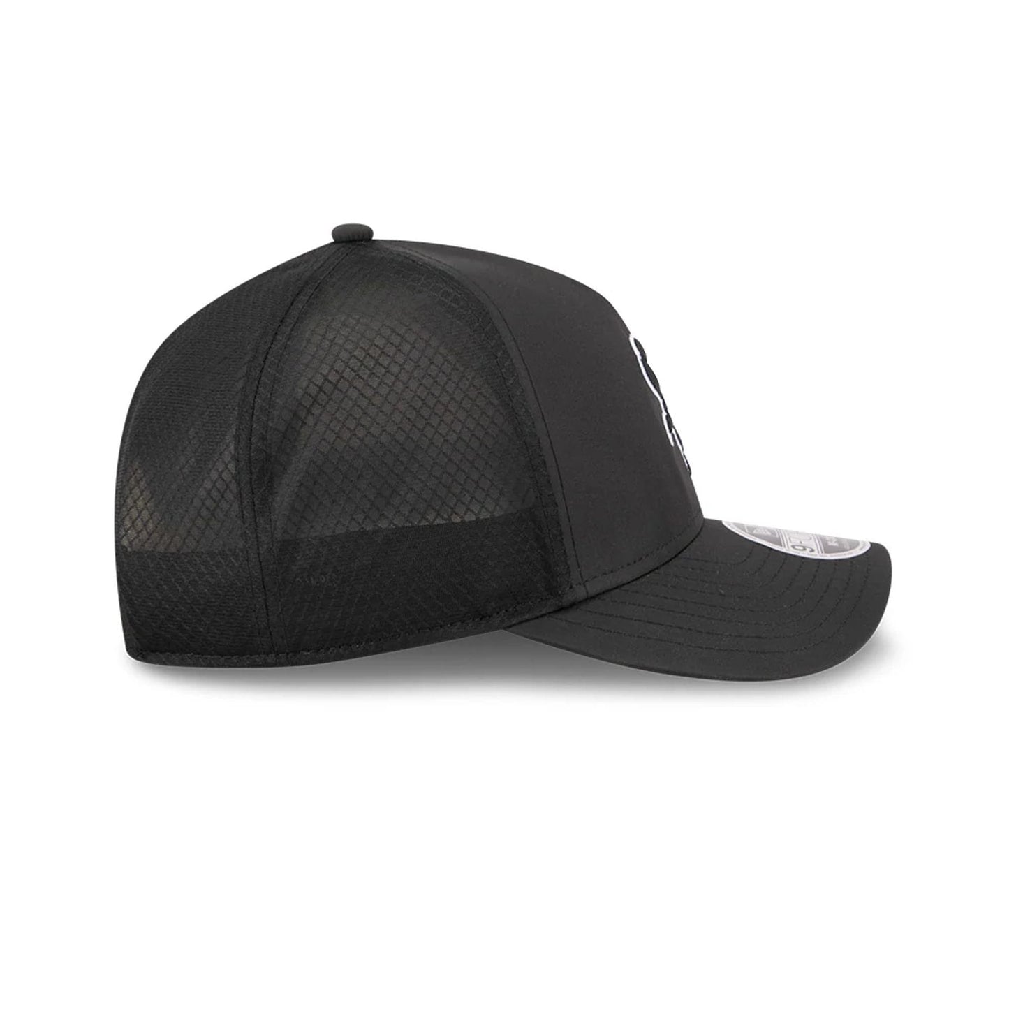 Pictured is this MLB Batting Practice 2026 Chicago White Sox 9FORTY M-Crown A-Frame Adjustable cap in black. 6