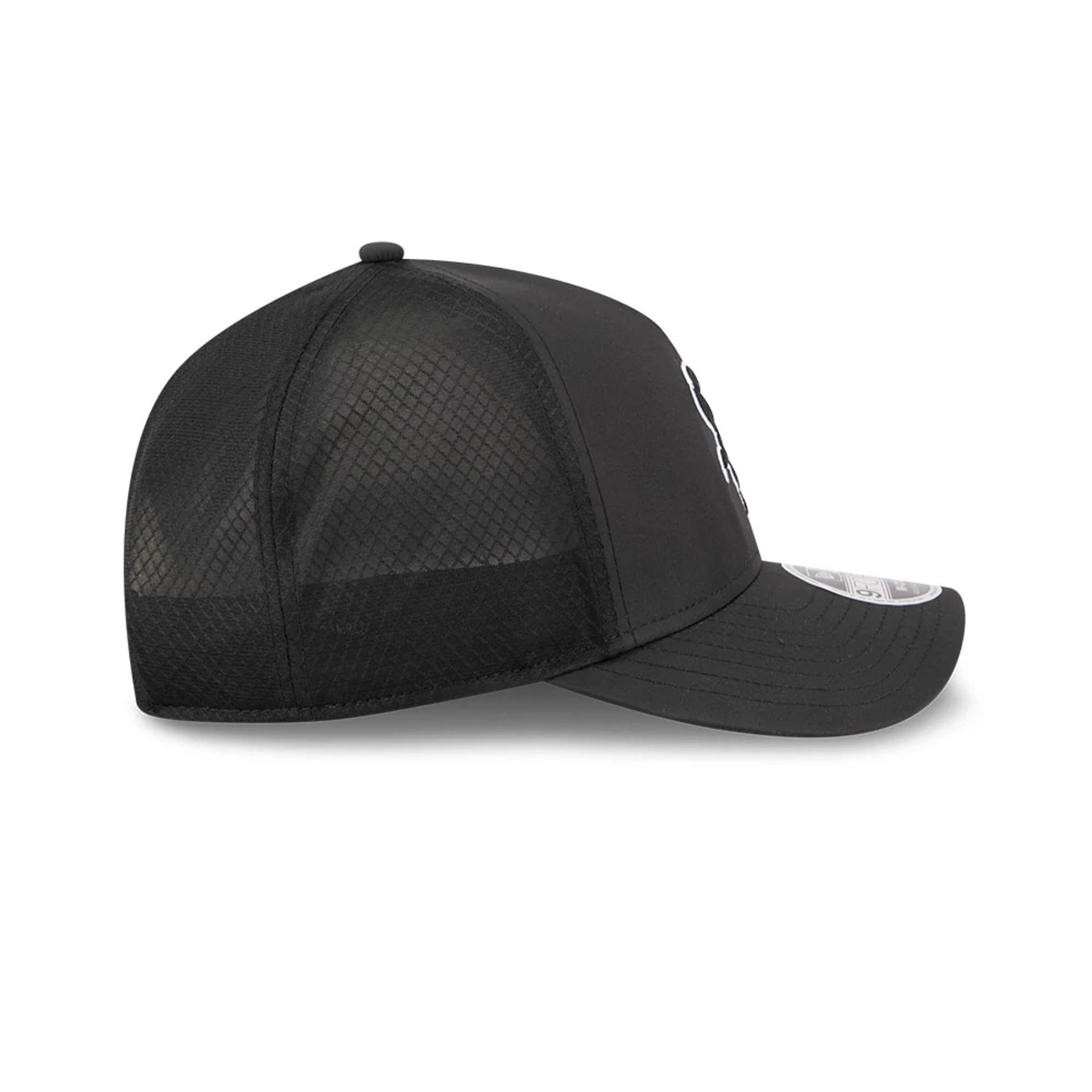 Pictured is this MLB Batting Practice 2026 Chicago White Sox 9FORTY M-Crown A-Frame Adjustable cap in black. 6
