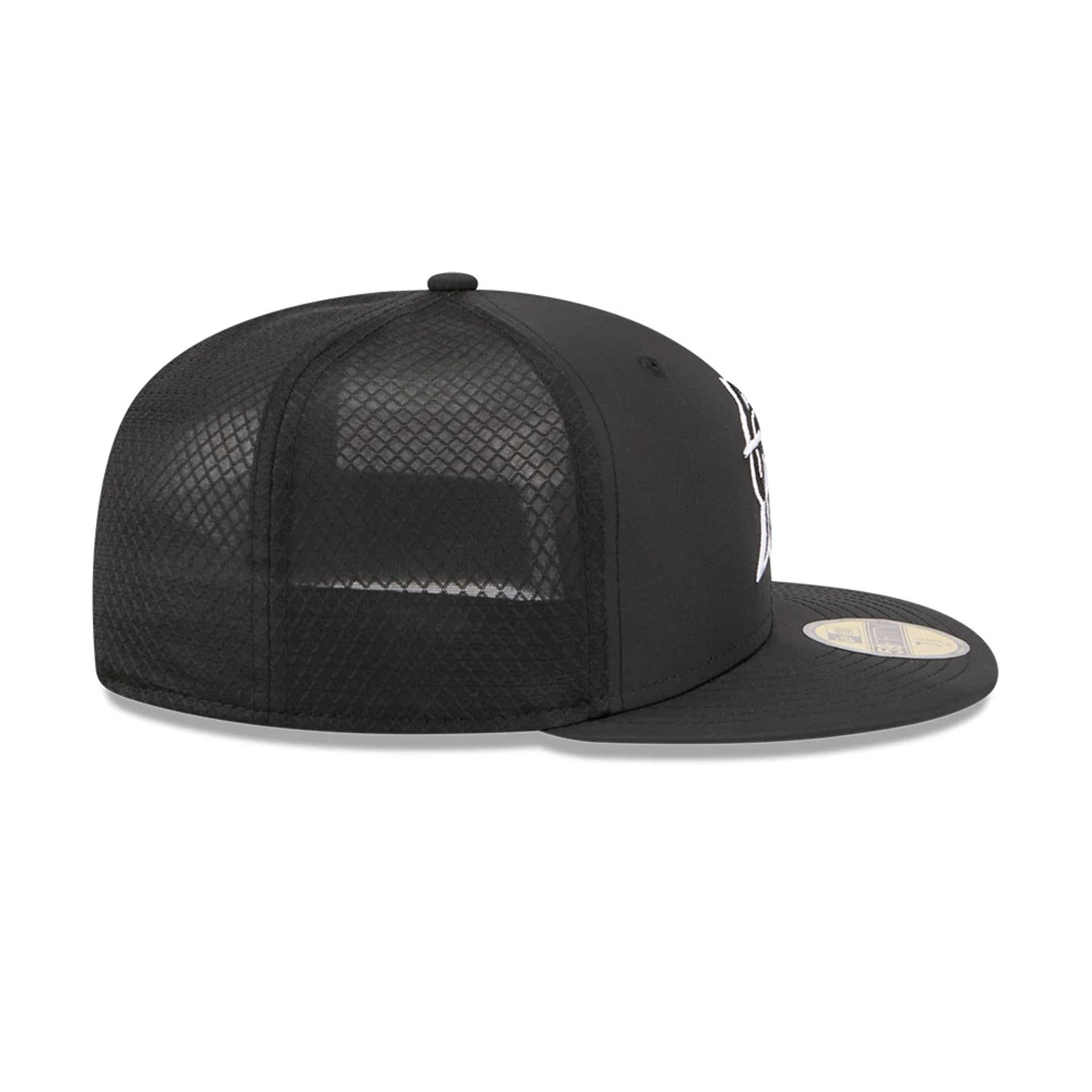 Pictured is this MLB Batting Practice 2026 Miami Marlins 59FIFTY Fitted cap in black. 5