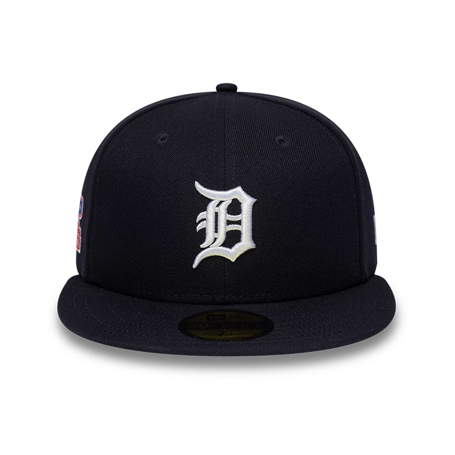 Pictured is this MLB Sidepatch Detroit Tigers 59FIFTY Fitted cap in navy. 3