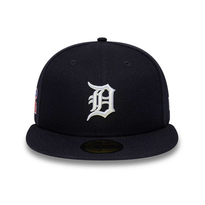 Pictured is this MLB Sidepatch Detroit Tigers 59FIFTY Fitted cap in navy. 3