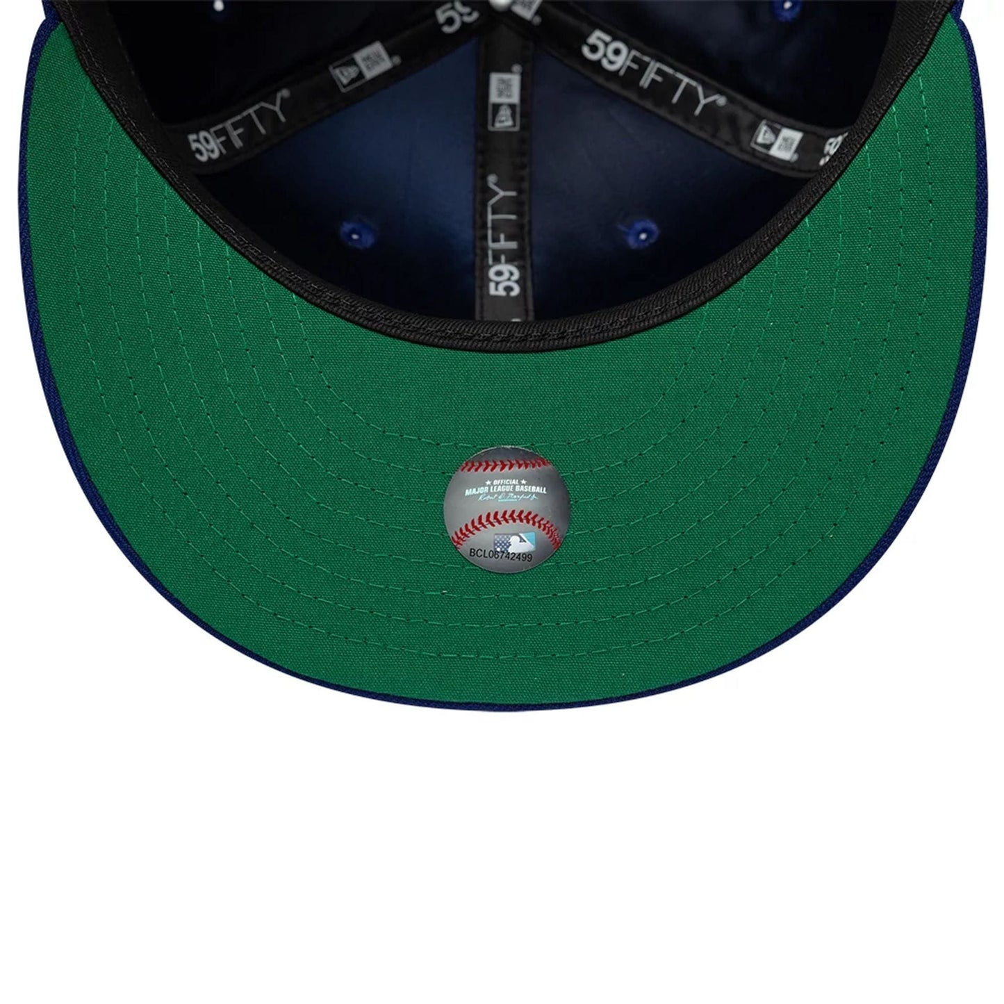 Pictured is this MLB Sidepatch LA Dodgers 59FIFTY Fitted cap in dark blue. 2