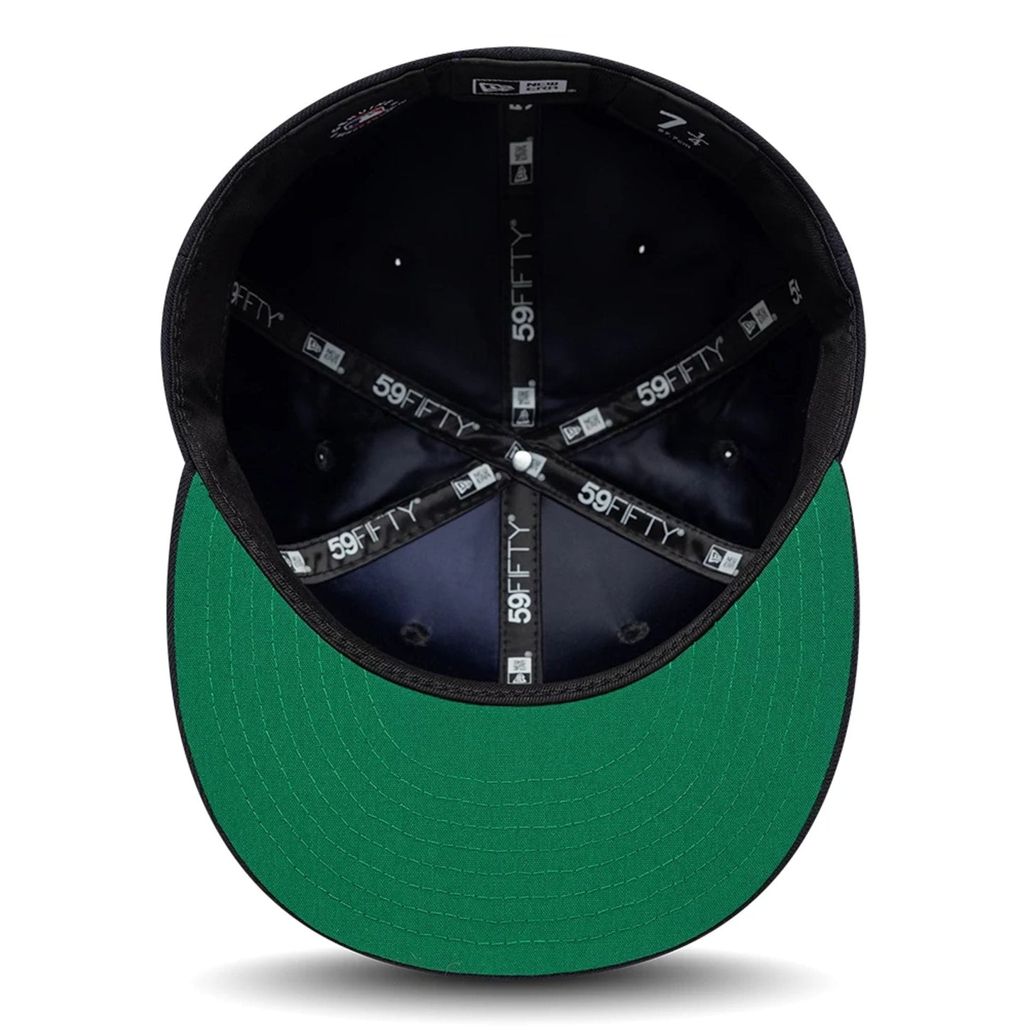 Pictured is this MLB Sidepatch New York Yankees 59FIFTY Fitted cap in navy. 2