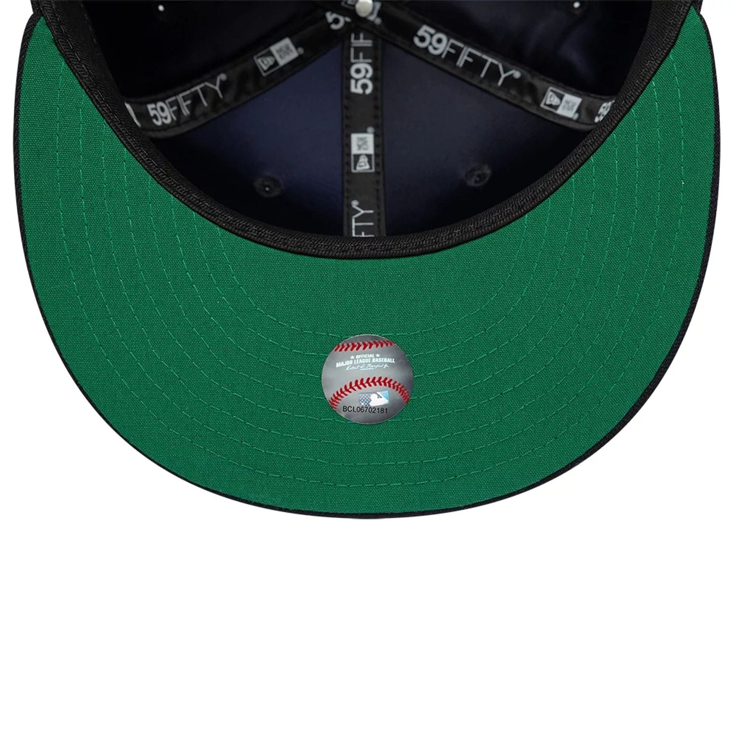 Pictured is this MLB Sidepatch New York Yankees 59FIFTY Fitted cap in navy. 2
