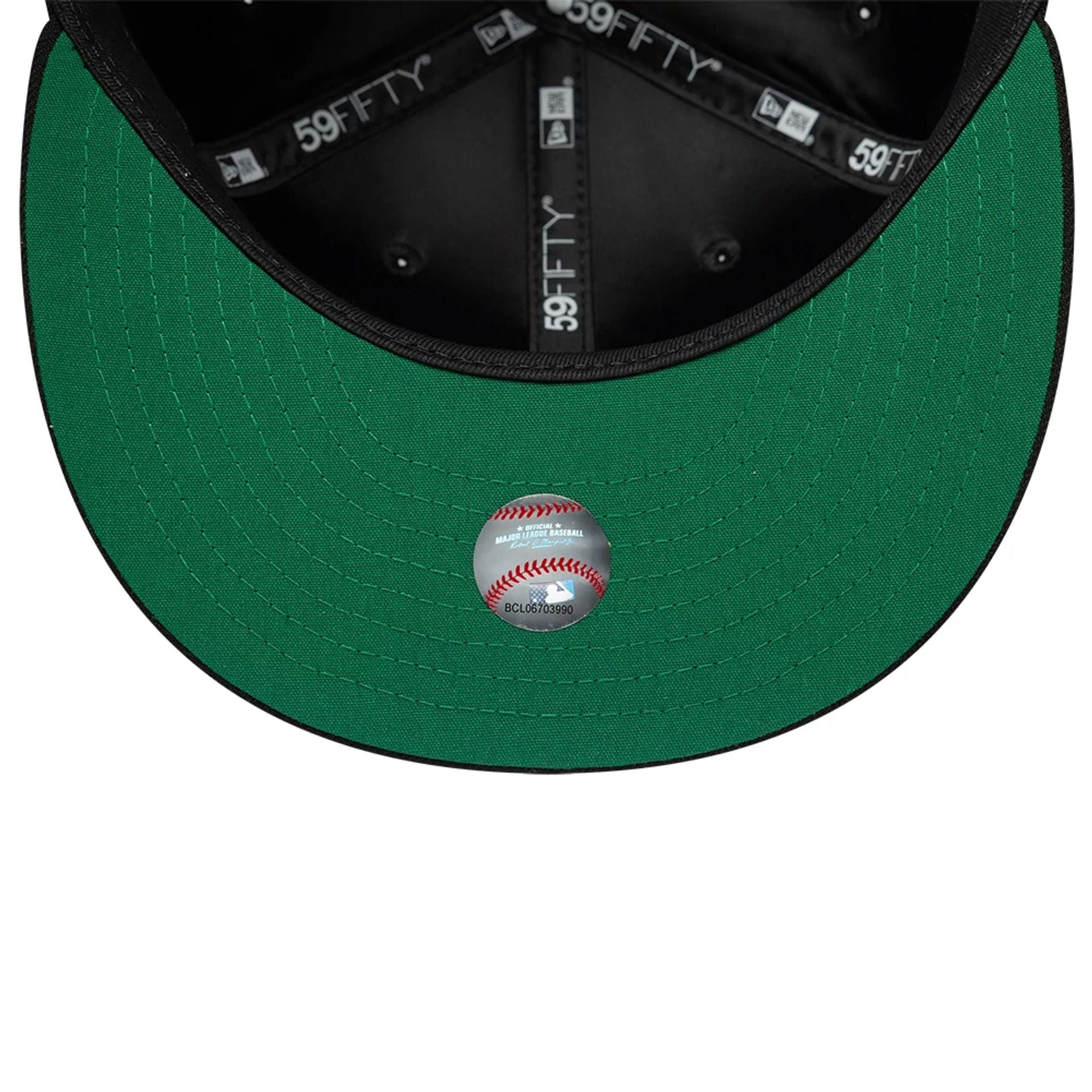 Pictured is this MLB Sidepatch Chicago White Sox 59FIFTY Fitted cap in black. 2
