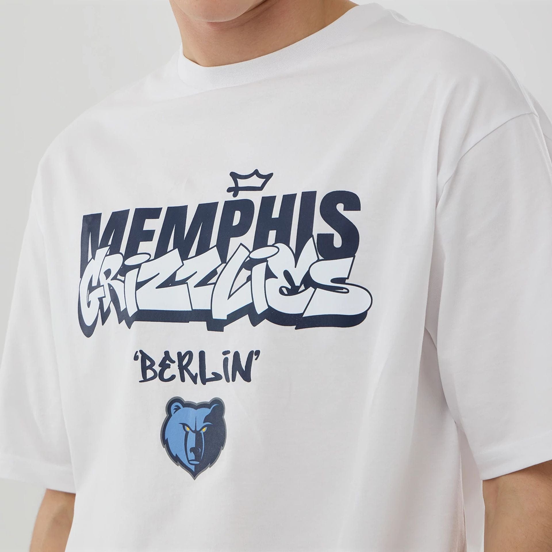The model is wearing this NBA London Game 2026 Memphis Grizzlies Oversized T-Shirt in white. 3