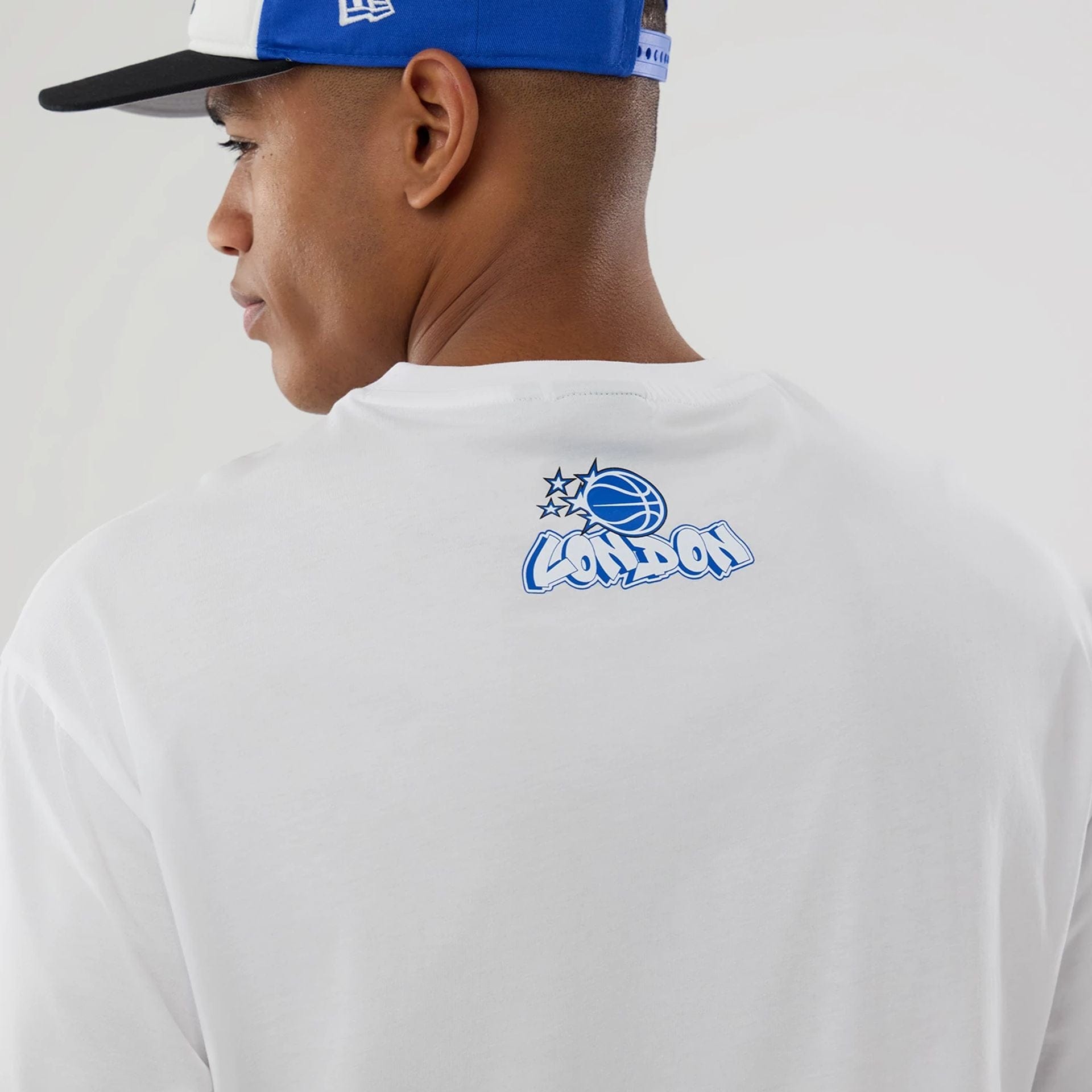 The model is wearing this NBA London Game 2026 Orlando Magic Oversized T-Shirt in white. 7