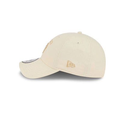 Pictured is this NBA Team Logo Chicago Bulls Casual Classic cap in beige. 6