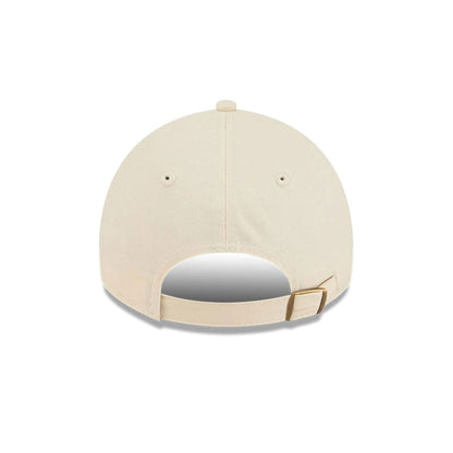 Pictured is this NBA Team Logo Chicago Bulls Casual Classic cap in beige. 7
