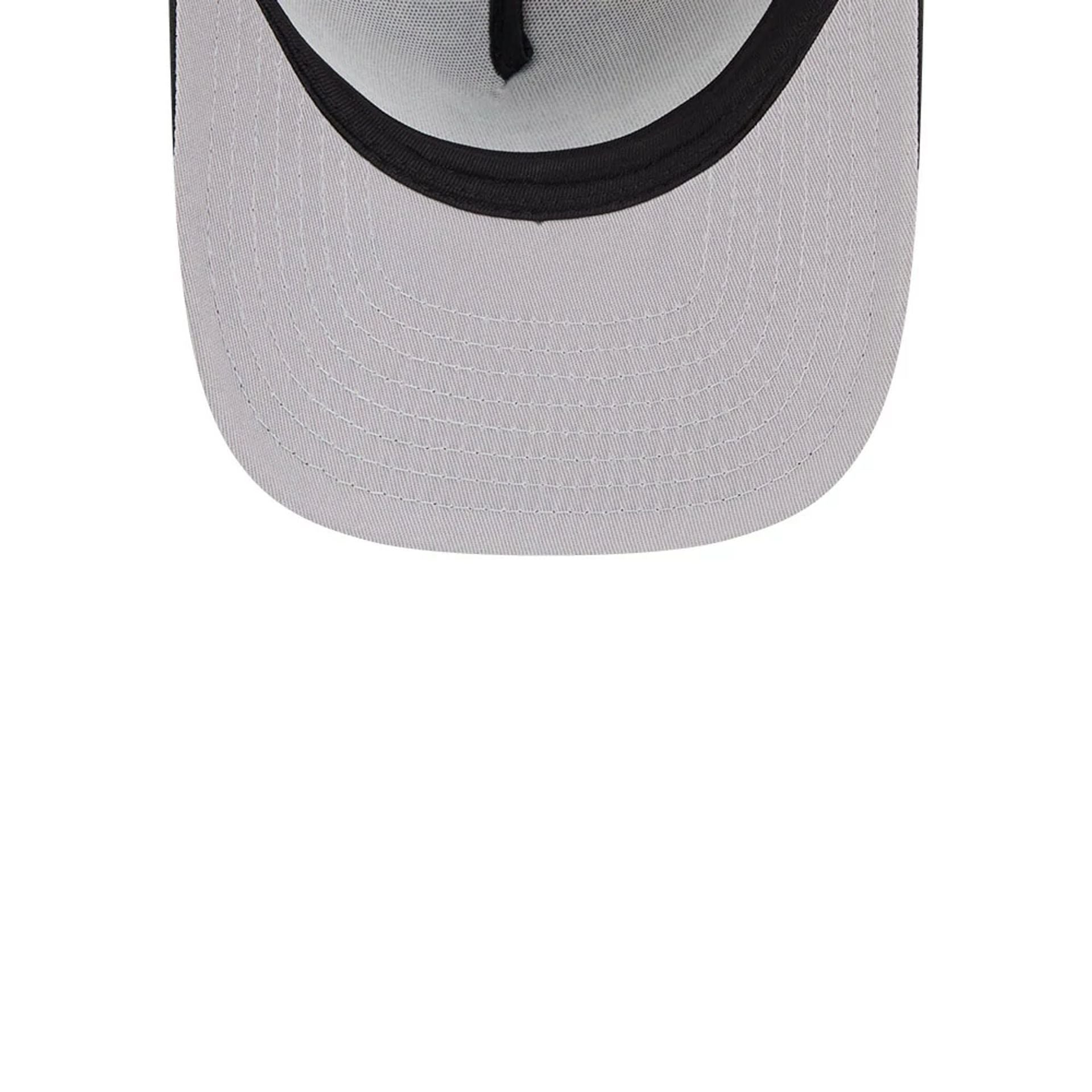 Pictured is this Womens DC Batgirl 9FIFTY A-Frame Snapback cap in black. 2