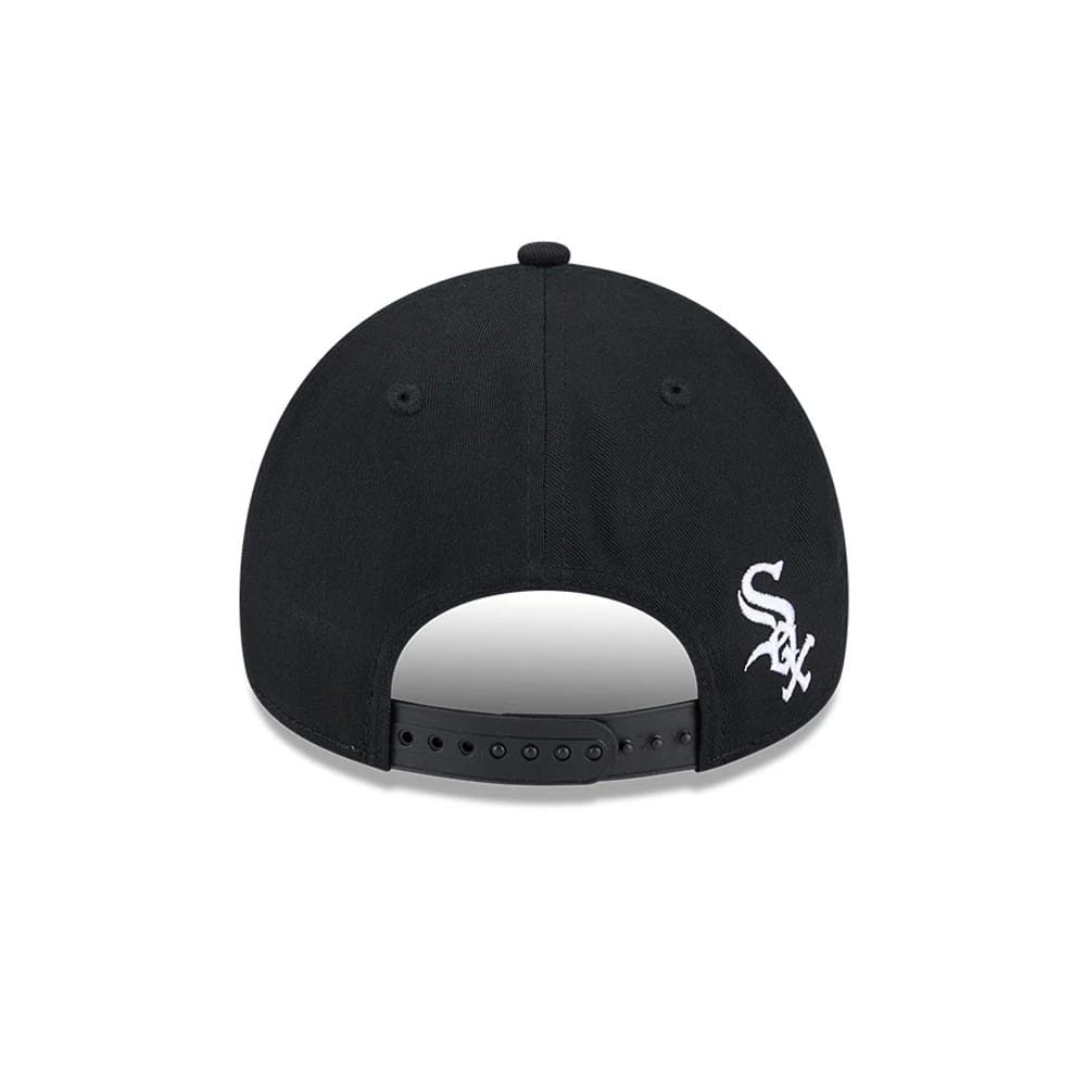 Pictured is this MLB Calligraphy Chicago White Sox 9FORTY A-Frame cap in black. 7