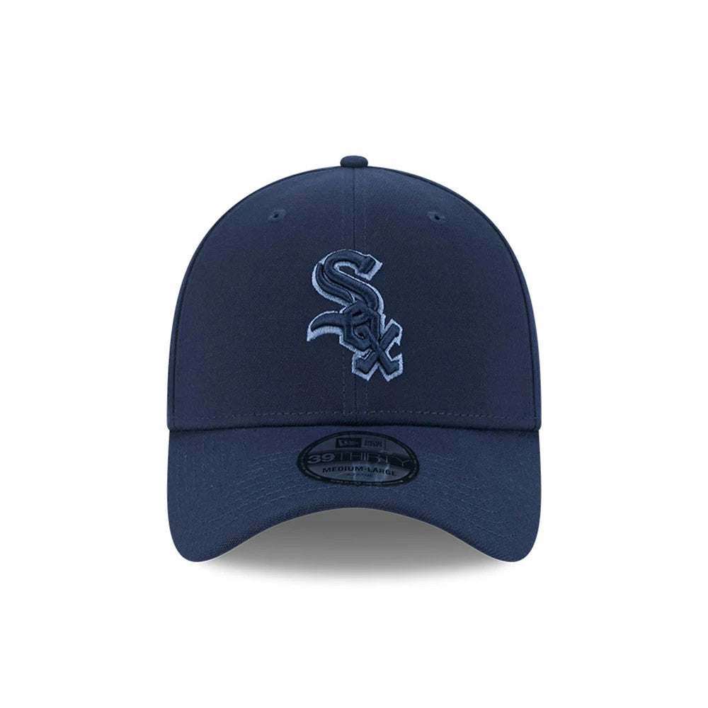 Chicago White Sox MLB Faded Oceanside Dark Blue New Era 39THIRTY Stretch Fit Cap, front view showing the raised white Sox logo embroidered on the dark blue front panel, with a curved visor and a black 39THIRTY size sticker centrally placed.