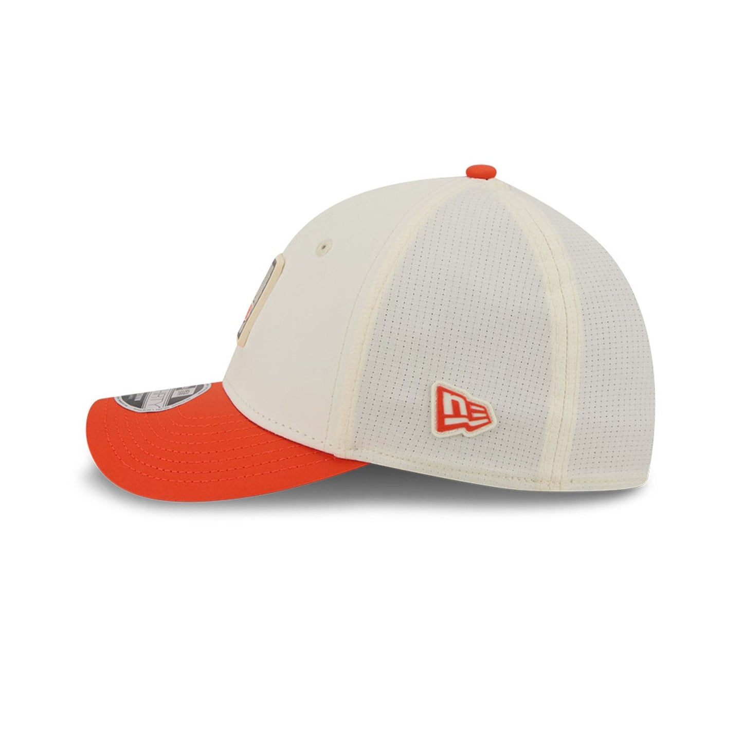 Pictured is this NFL Training 2026 Cleveland Browns 39THIRTY M-Crown Stretch Fit cap in white. 6