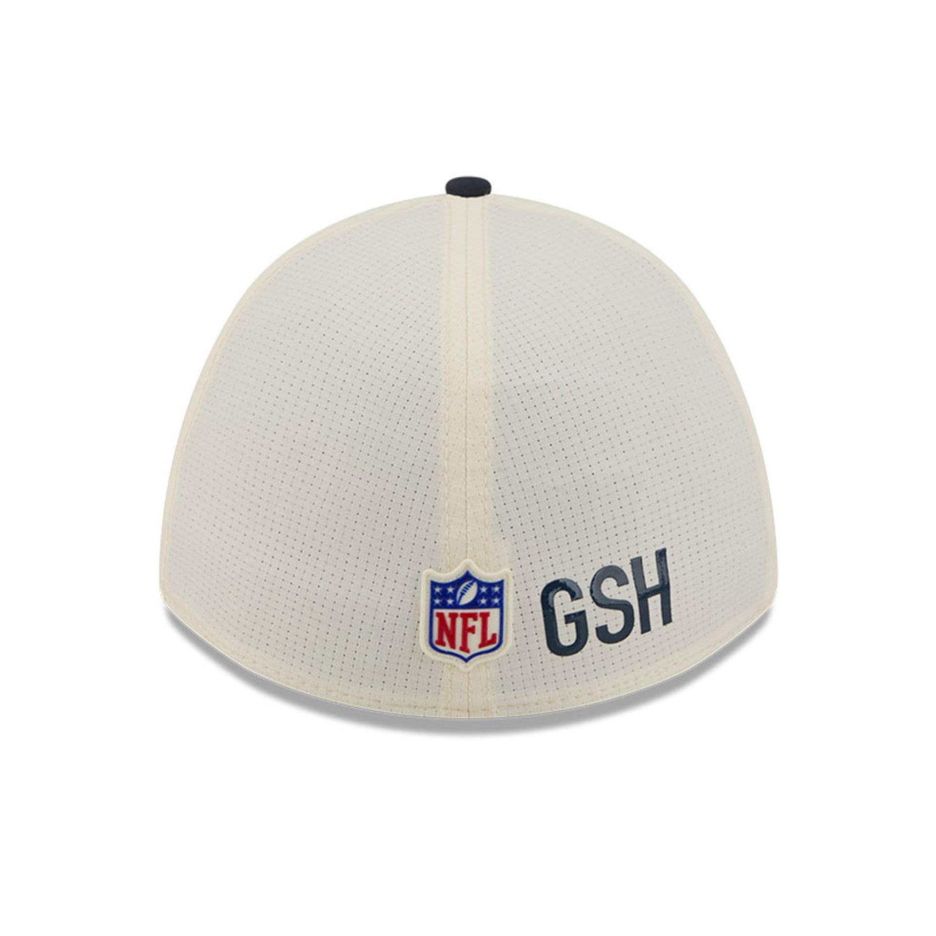 Pictured is this NFL Training 2026 Chicago Bears 39THIRTY M-Crown Stretch Fit cap in white. 6