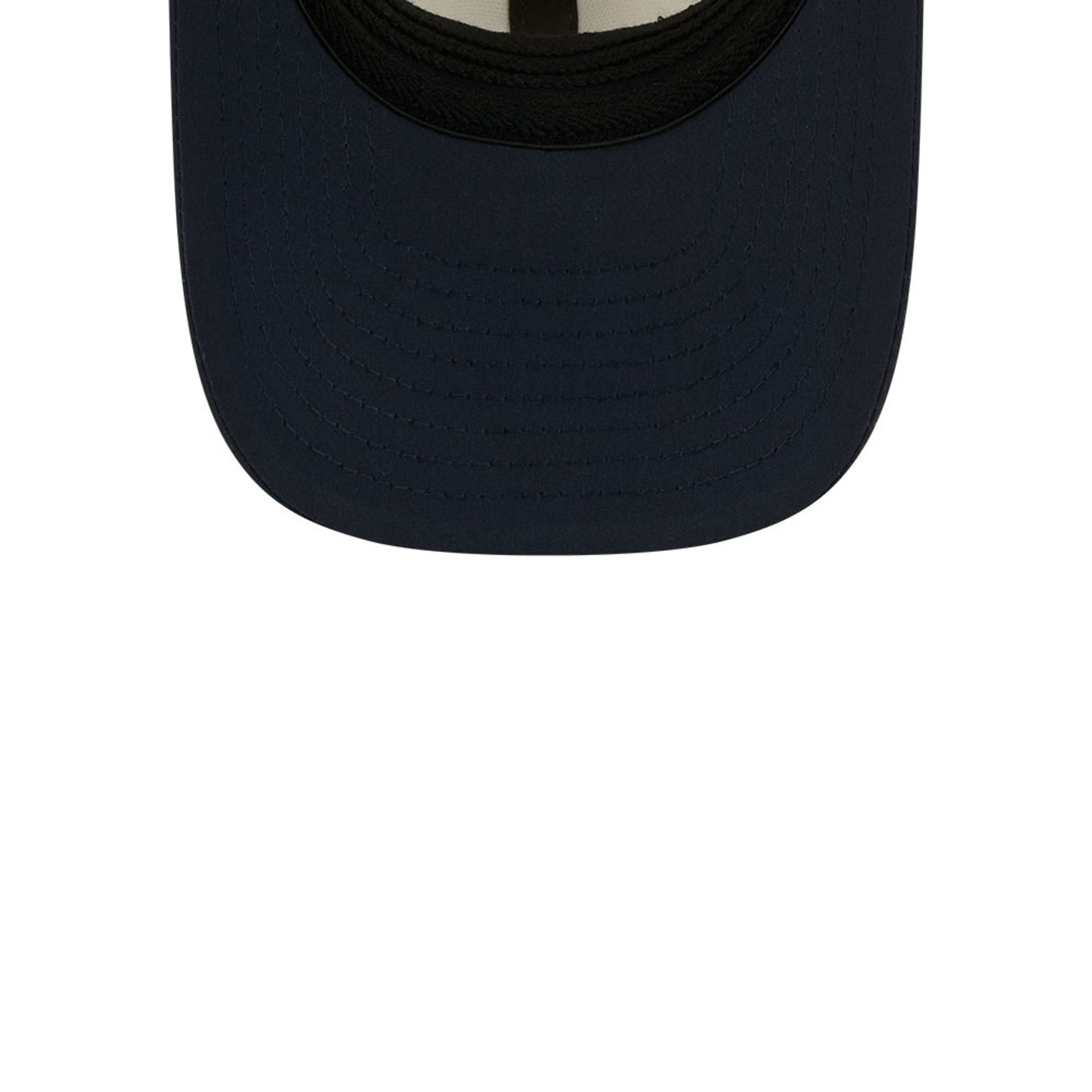 Pictured is this NFL Training 2026 Chicago Bears 39THIRTY M-Crown Stretch Fit cap in white. 7